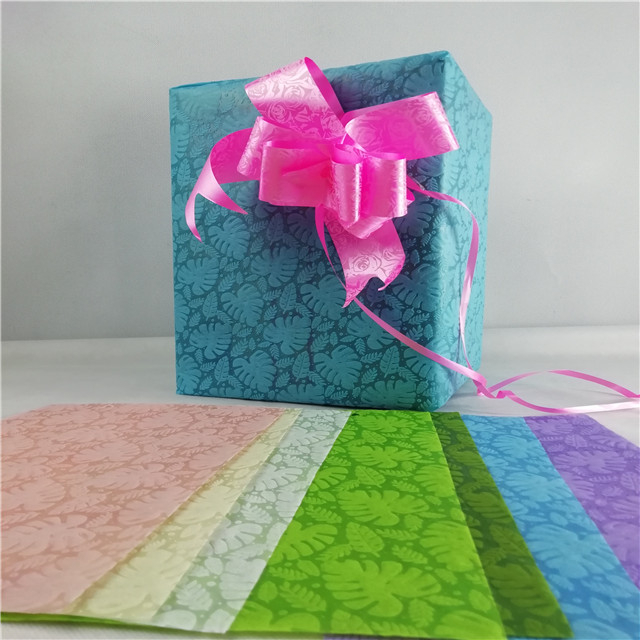  New Pattern Gift Packing Love Pattern Design Embossed Nonwoven Fabric
