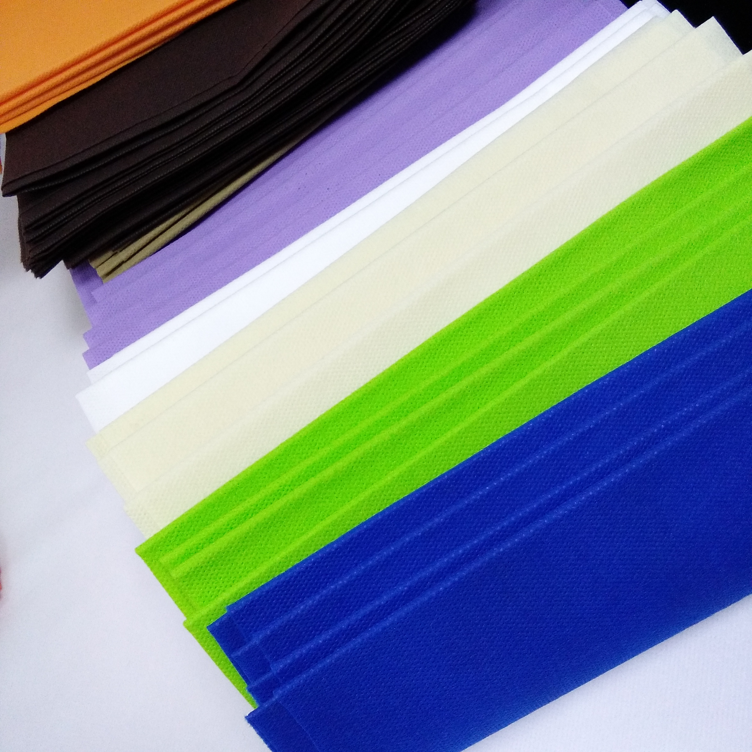 Non Woven Fabric Table Colth 100% Polypropylene Spunbond Per-cut Table Colth