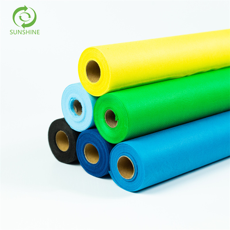 Polypropylene nonwoven fabric for gift and flower wrapping material